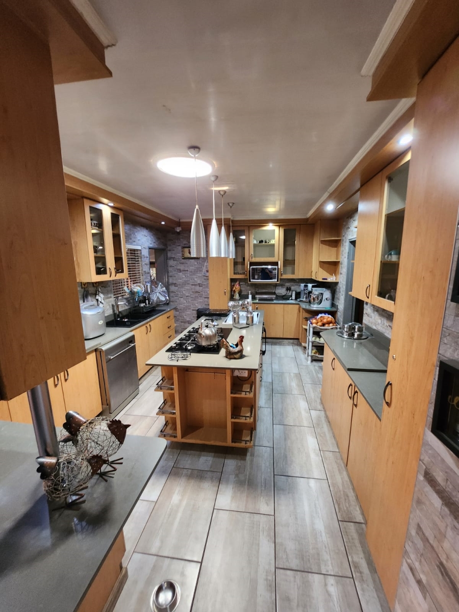 6 Bedroom Property for Sale in Vaalpark Free State